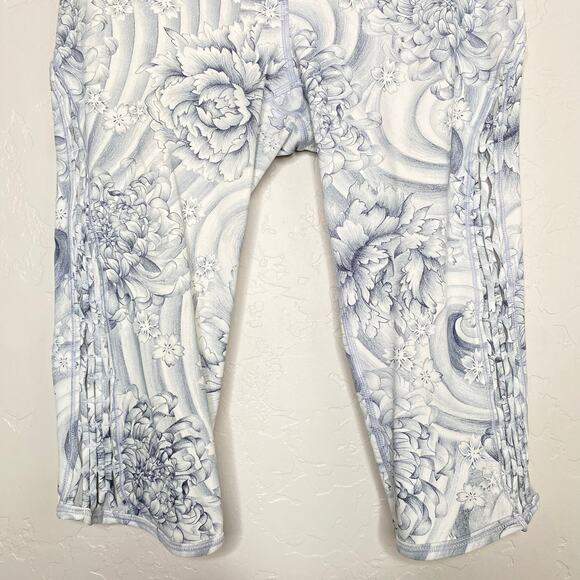 Lululemon Twine White Multi Love Knot Crop 15" Size 8 - Picture 3 of 10